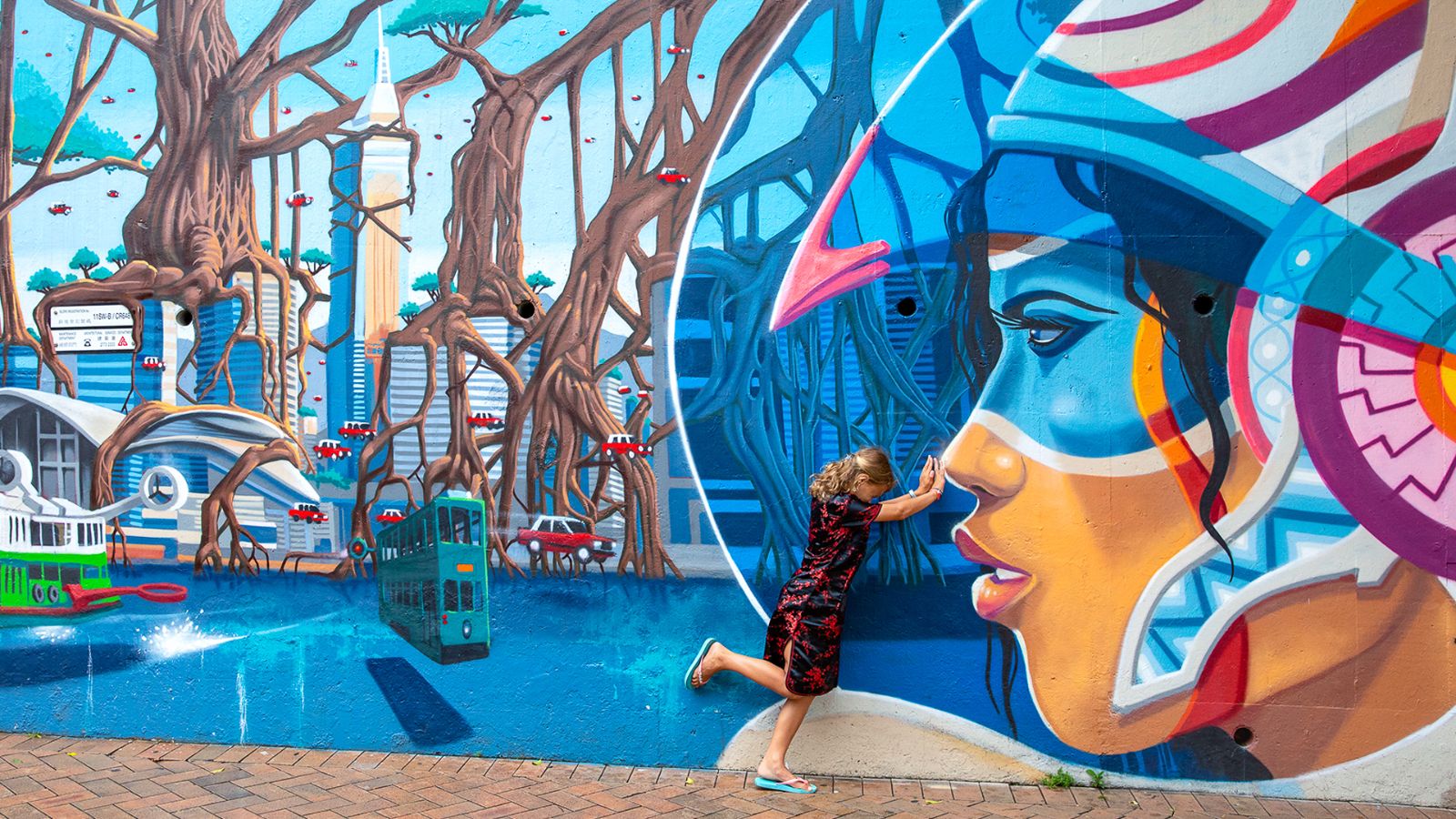 Муралы HKwalls: яркий стрит-арт в сердце Гонконга //Фото Hong Kong Tourism Board